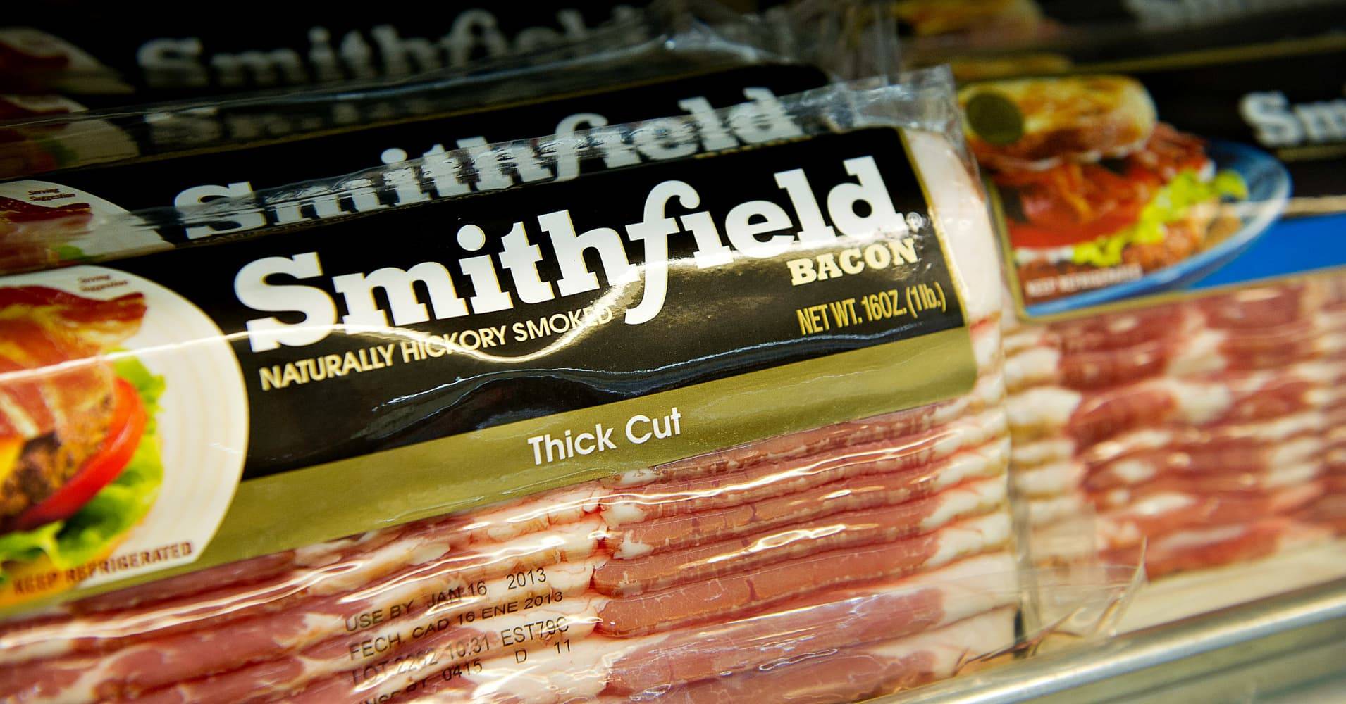 Smithfield Foods to close 35 farms and lay off almost 100 people