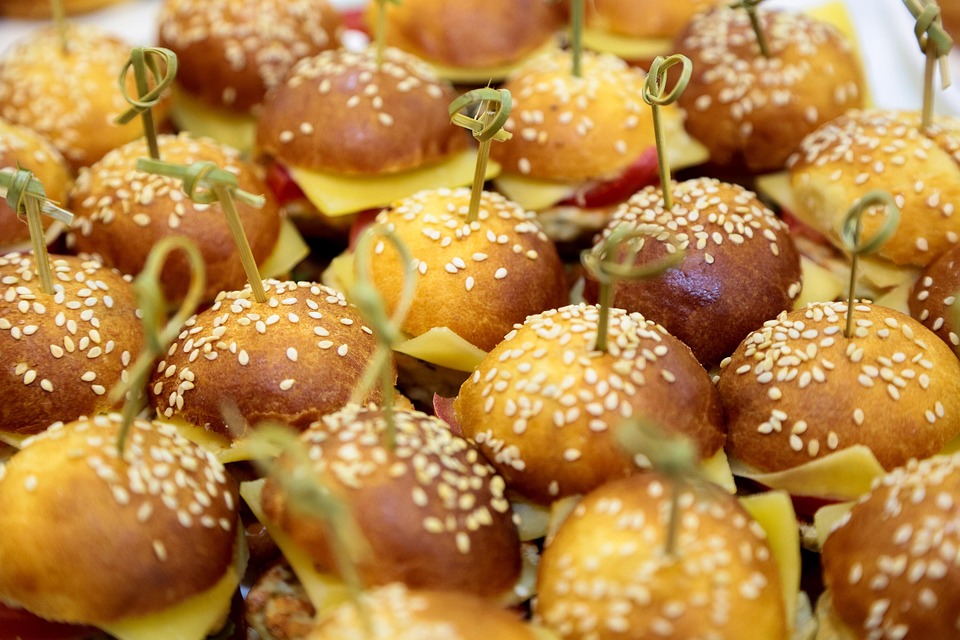 ​
Global Supply Chain Dynamics: Ensuring Product Availability in Catering Services