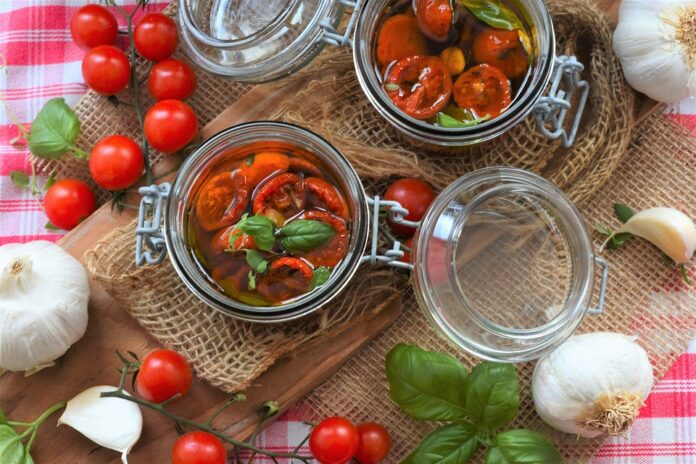 Aluminum and tinplate remain core materials in modern food canning