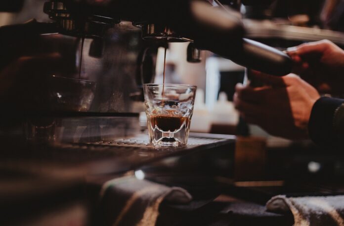 Beverage carbonation control systems for CO₂ optimization