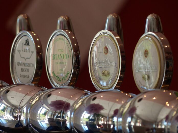 Beverage dispensers used in catering and foodservice operations