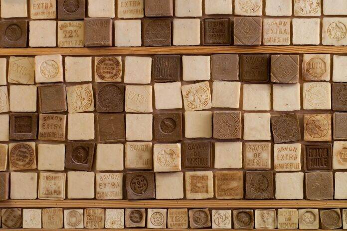 Coffee scrub bars stimulate circulation and detox skin