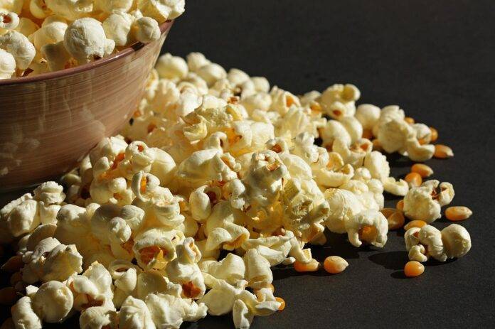 How Microwave Popcorn Compares to Air Popped and Stovetop Varieties.