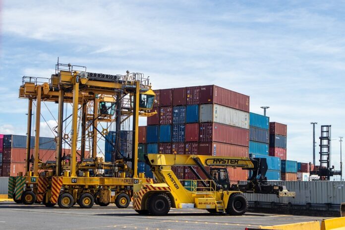 How beverage exporters manage full container load and LCL shipments