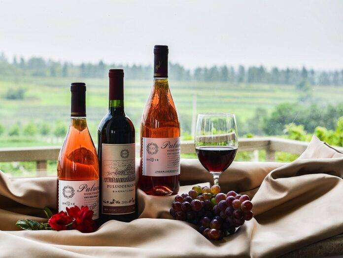 How branding and packaging make mini wine bottles attractive to shoppers