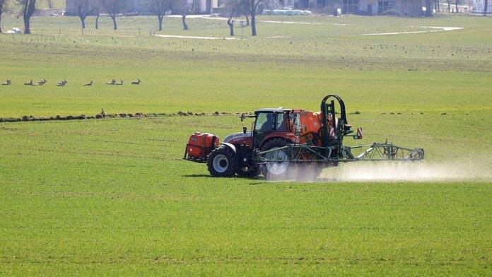 Integrated weed management and combining tool strategies