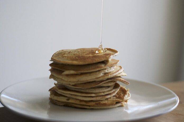 Minimalist syrup packaging trends align with wellness and clean eating