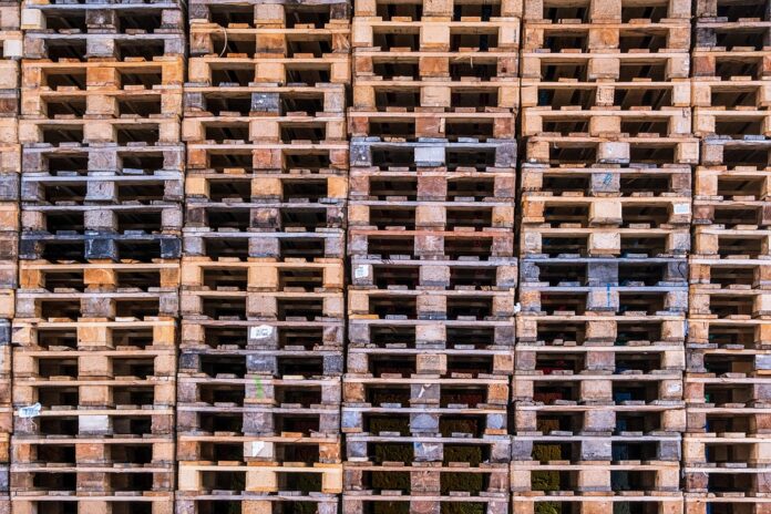 Palletizing solutions for bags boxes crates and shrink-wrapped items