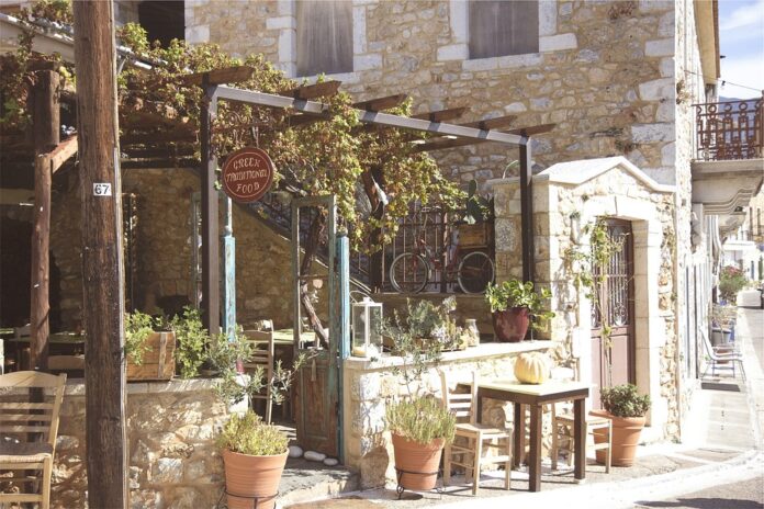 Post-Pandemic Shifts: How COVID-19 Reshaped the Greek Restaurant Landscape