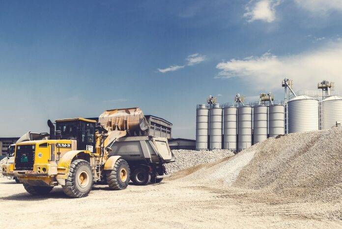 Silo aeration systems for temperature and moisture control