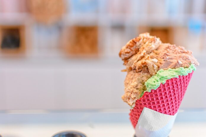 Sustainable ice cream tubs made from fiber based and recyclable materials
