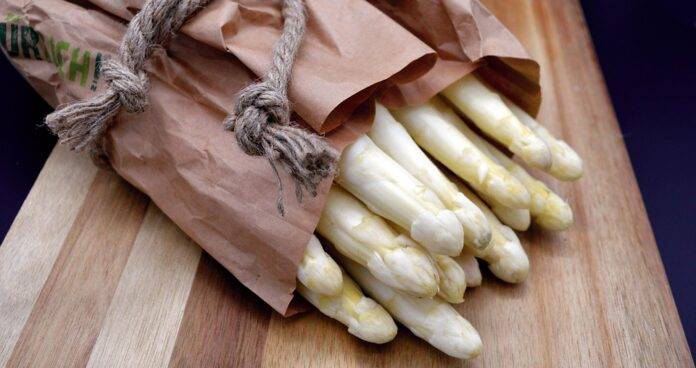 The Impact of Currency Fluctuations on Asparagus Trade & Pricing