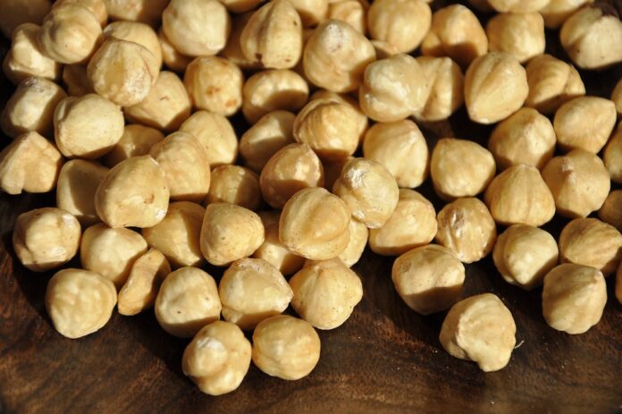 The Impact of Currency Fluctuations on Hazelnuts Trade and Pricing