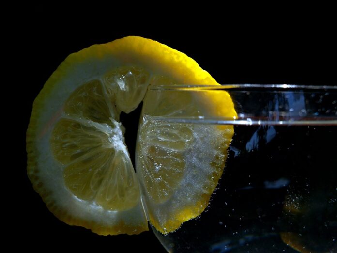 The difference between PET and glass bottles in beverage packaging