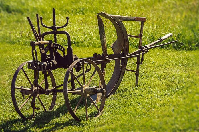 Training and technical support for plough and harrow users worldwide
