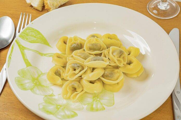Trends in Spicy and Flavored Cheese Sauce Variants