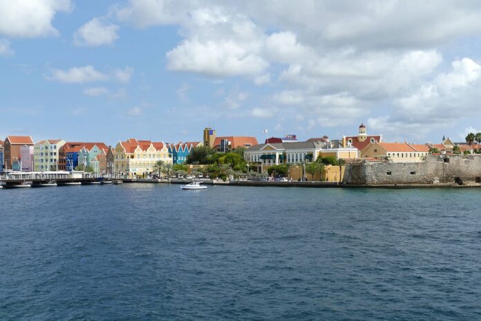 Why bartenders rely on curaçao to add citrus brightness and hue