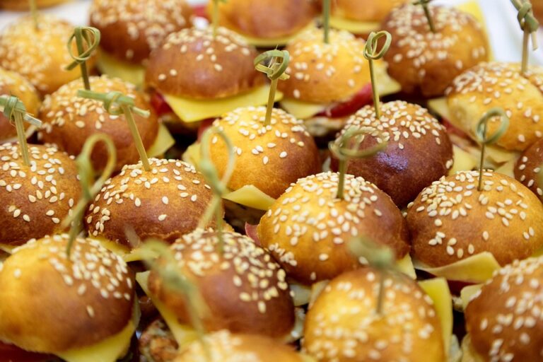 ​
Global Supply Chain Dynamics: Ensuring Product Availability in Catering Services