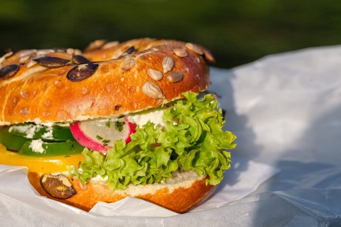Top 10 bakery chains specializing in fresh bagels and spreads