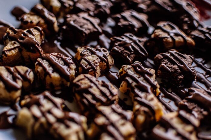 Top 10 foodservice chocolate extract uses in desserts and drinks