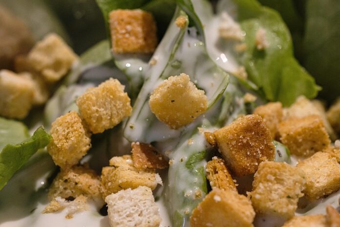 Top 10 foodservice salad dressing suppliers for QSR and restaurants