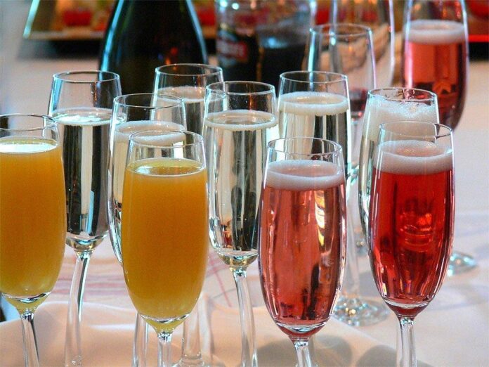 Top 10 sparkling wine producing countries in the world in 2025